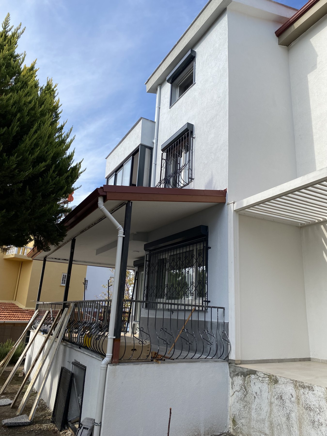 Kuşadası villa yenilemesi — cephe ve veranda
